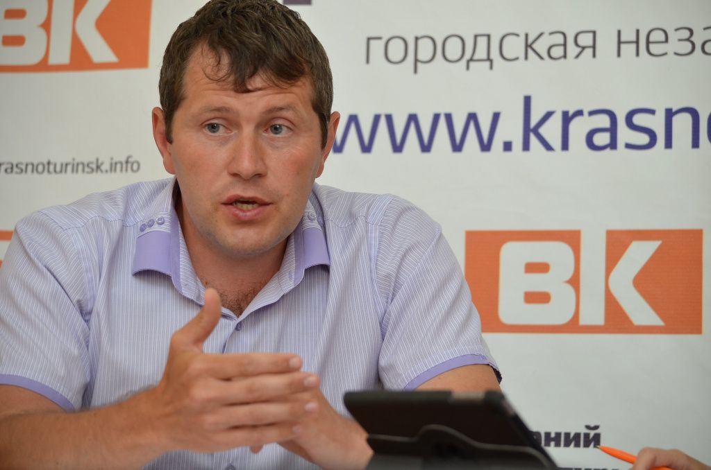 Александр Катаев вел прямой эфир в соцсети в течение почти полутора часов. Фото: Александр Сударев, архив "Вечернего Краснотурьинска"