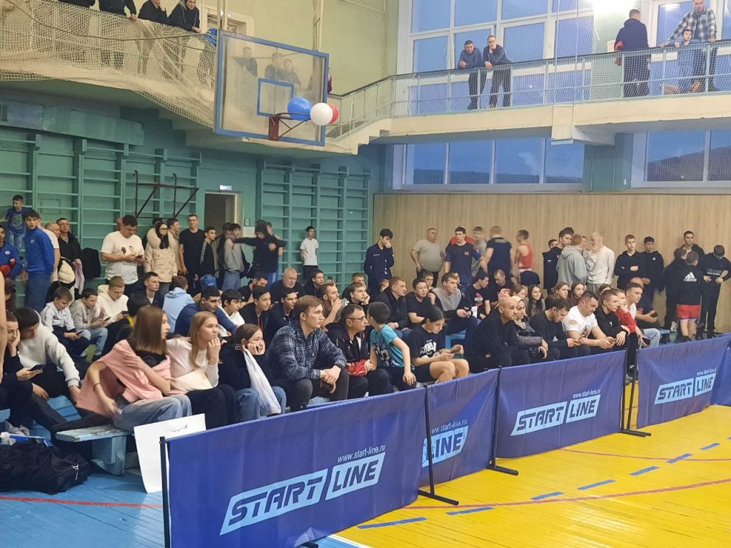 В состязаниях принимают участие юноши 15-16 лет и юниоры. Фото: Михаил Ломоносов, "Вечерний Краснотурьинск"