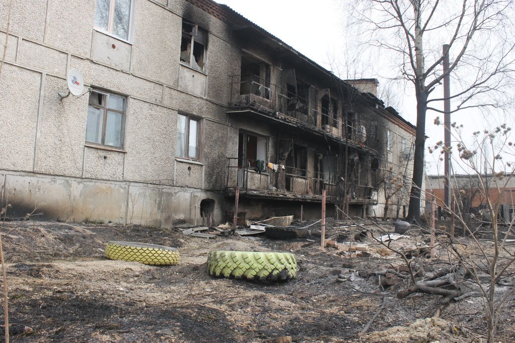 От огня пострадало более ста домов. В их числе - многоквартирные. Фото: Константин Бобылев, "Глобус"
