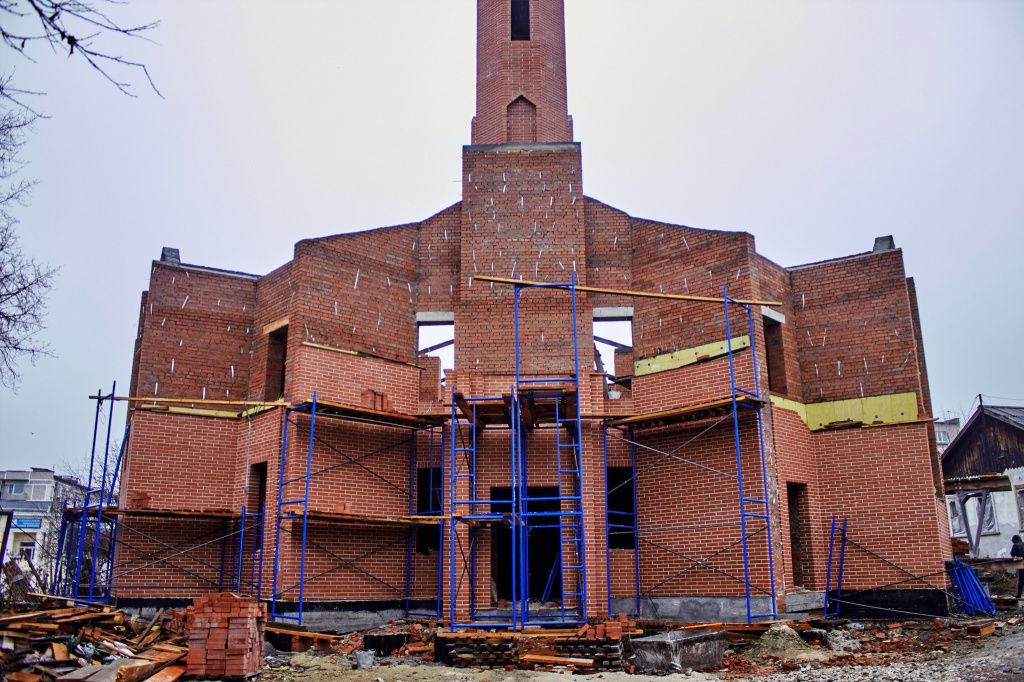 Строящаяся мечеть будет носить название «Нур», что, по словам имама Ильдуса Такиуллина, переводится как «Свет». Фото: Вадим Аминов, архив «Вечернего Краснотурьинска»