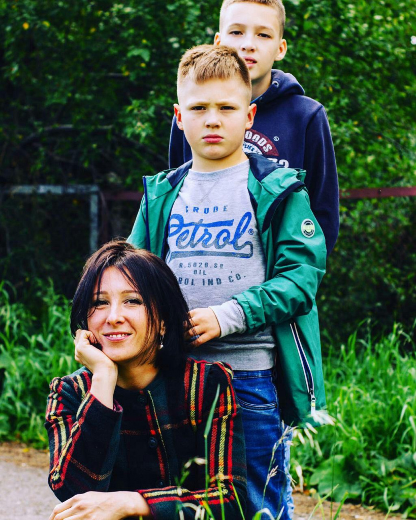 Елена Аликина примет участие в конкурсе вместе с двумя своими сыновьями Львом и Арсением. Фото из личного архива Елены. 