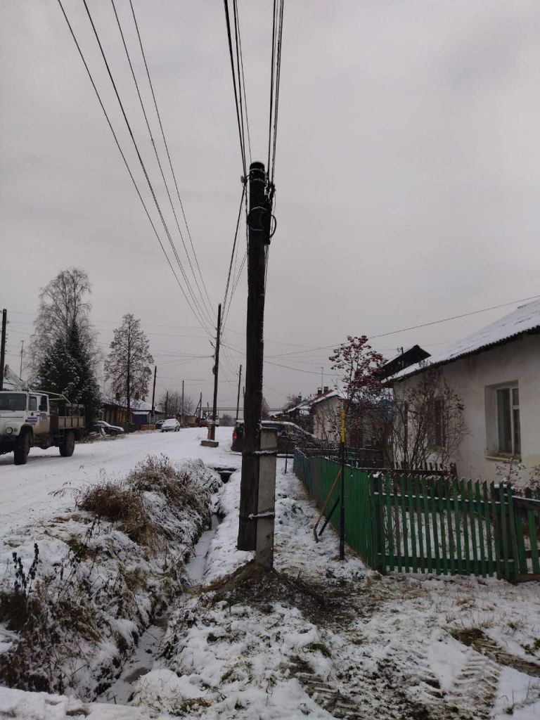 «Ростелеком» поблагодарил горожанку и отремонтировал опору в Рудничном. Фото: «Ростелеком»