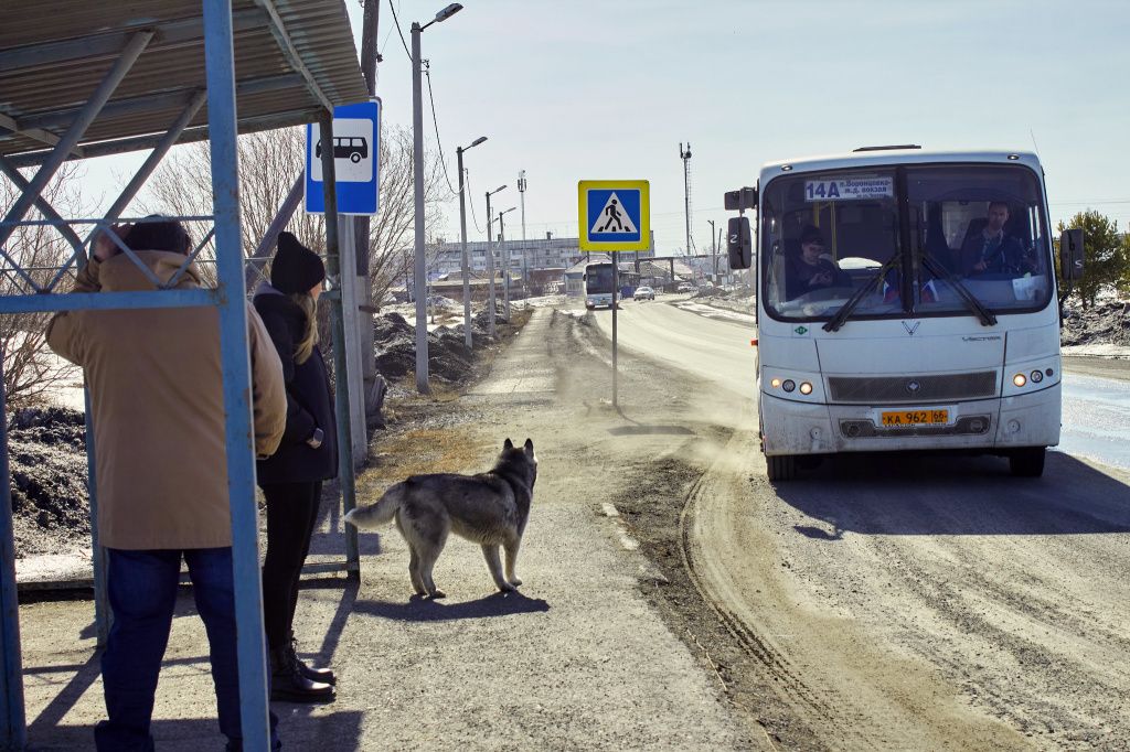 Житель Рудничного говорит, что местным жителям приходится ездить в город, чтобы, например, получить амплипульс-терапию: «60 рублей туда, 60 — обратно». Фото: Вадим Аминов, «Вечерний Краснотурьинск»