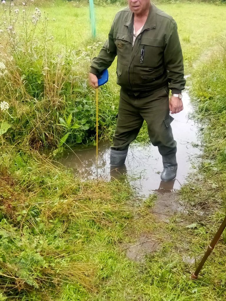 Нечищеные колодцы переполнены, и вся вода идет в подвалы. Фото: «Квартал»