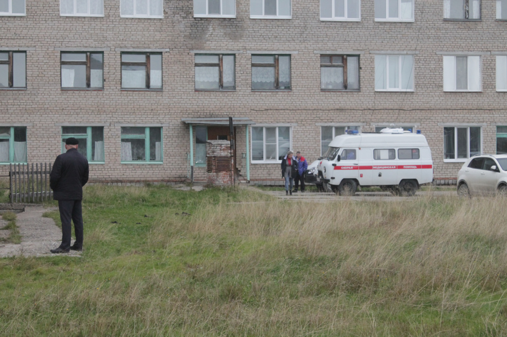 Жители Восточного обеспокоены судьбой здания больницы. Фото: Андрей Клеймёнов, "Глобус" 