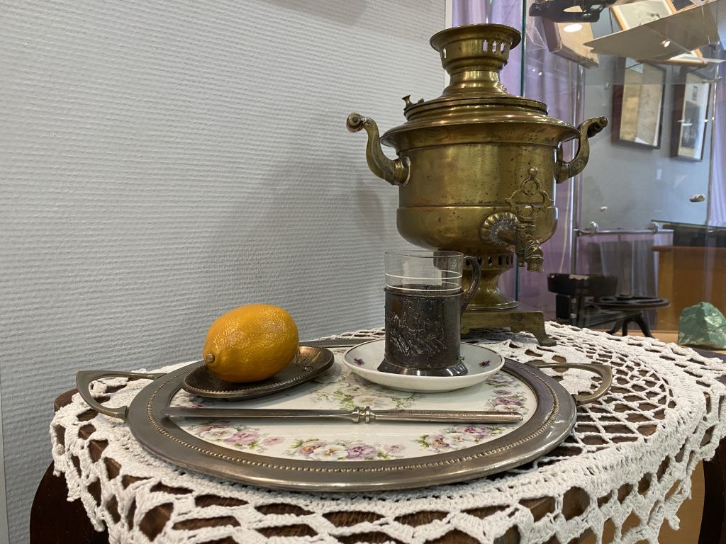 ВЫставка наполнена личными вещами Евграфа Федорова. Фото: Анна Куприянова, "Глобус"