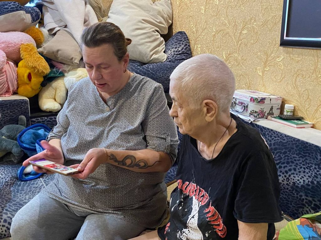 2023 год. Лариса Корионова и Зоя Михайловна. Фото: Екатерина Исакова, «Вечерний Краснотурьинск»