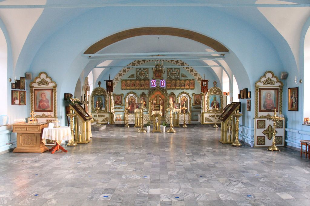 В Введенском соборе сейчас служат, это действующий храм. Фото: Константин Бобылев, архив «Глобуса»