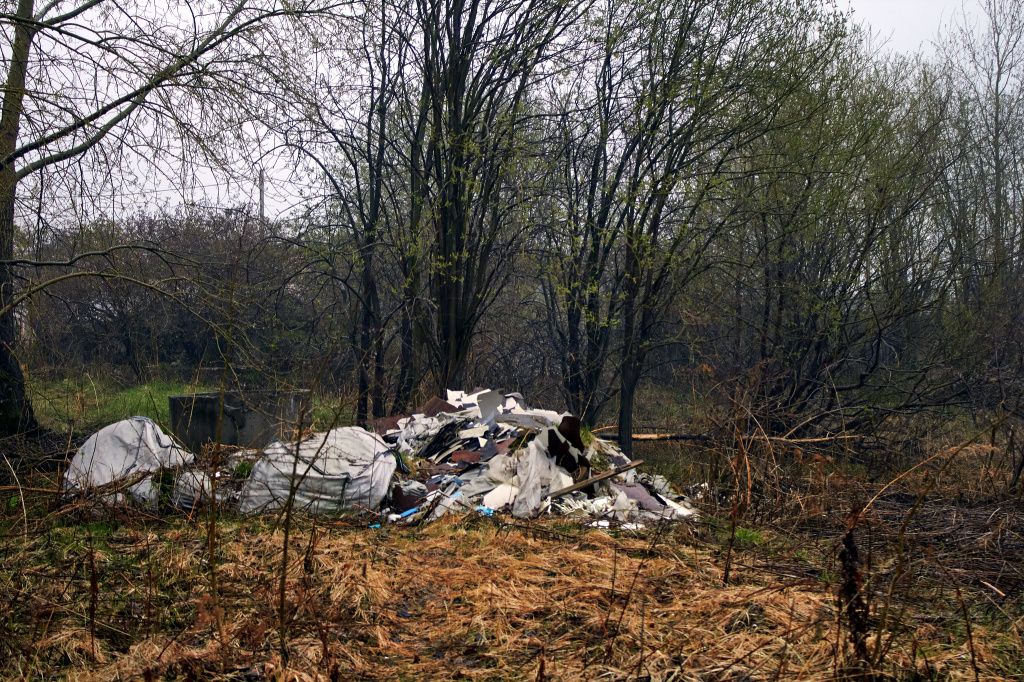 «Там, если вокруг колонии походить, срача-то хватает», — говорит мужчина. Фото: Вадим Аминов, «Вечерний Краснотурьинск»