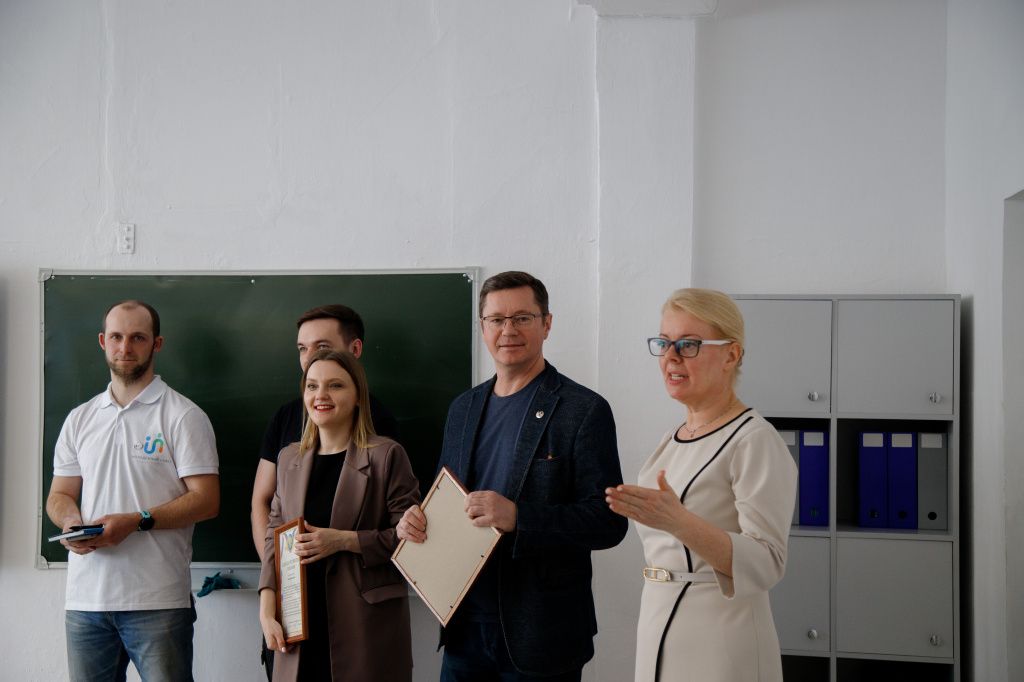 В открытом уроке по программированию приняли участие руководители БАЗа. Фото: Игорь Воробьев