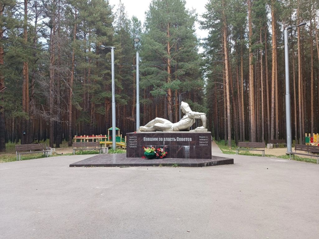 На место памятника были перенесены останки героев Гражданской войны из двух братских могил. Фото: Глеб Габбазов