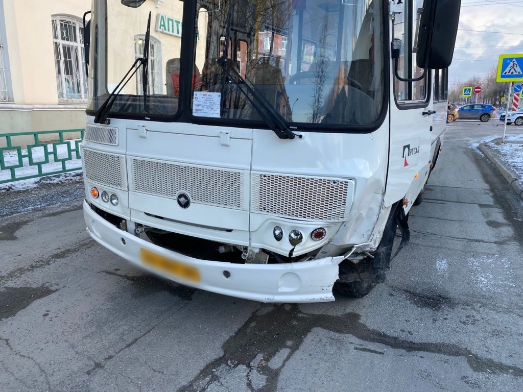 Автобус значительных механических повреждений не получил. Фото предоставлено Госавтоинспекцийе Краснотурьинска