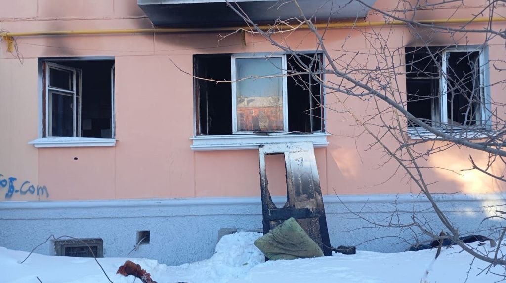 Из дома до приезда пожарных сумели выбраться 5 человек. Фото: Дмитрий Юхименко Из дома до приезда пожарных сумели выбраться 5 человек. Фото: Дмитрий Юхименко