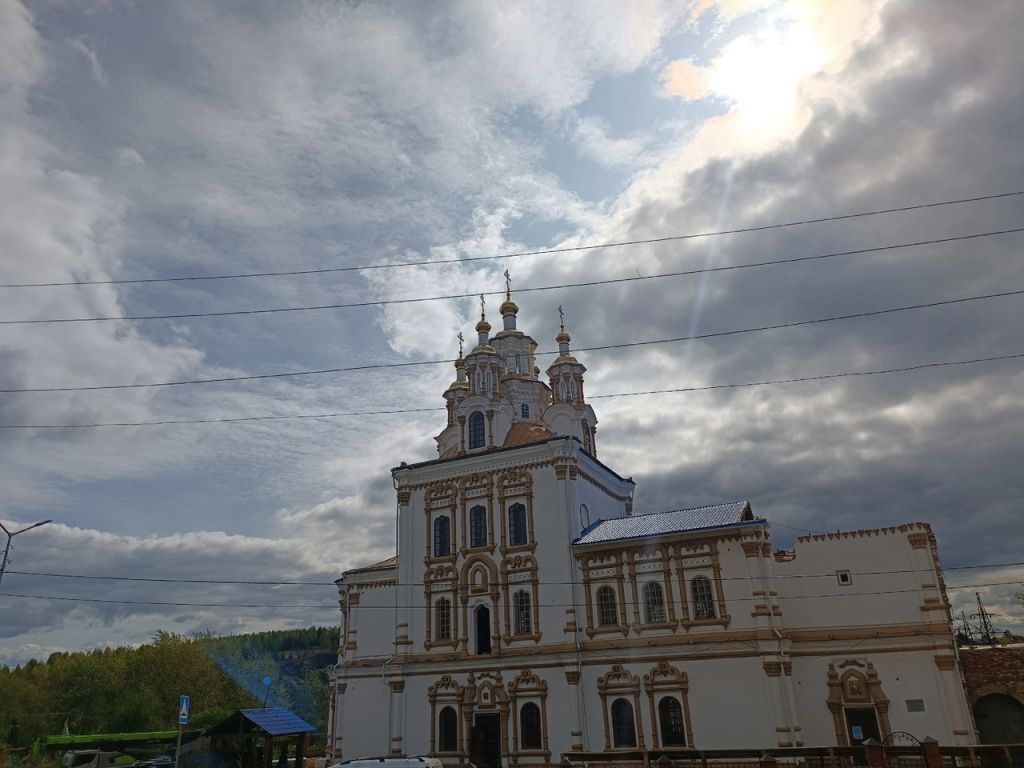 По окончании строительства в 1776 году храм стали называть Богословским. Завод был также назван Богословским. Фото: Глеб Габбазов