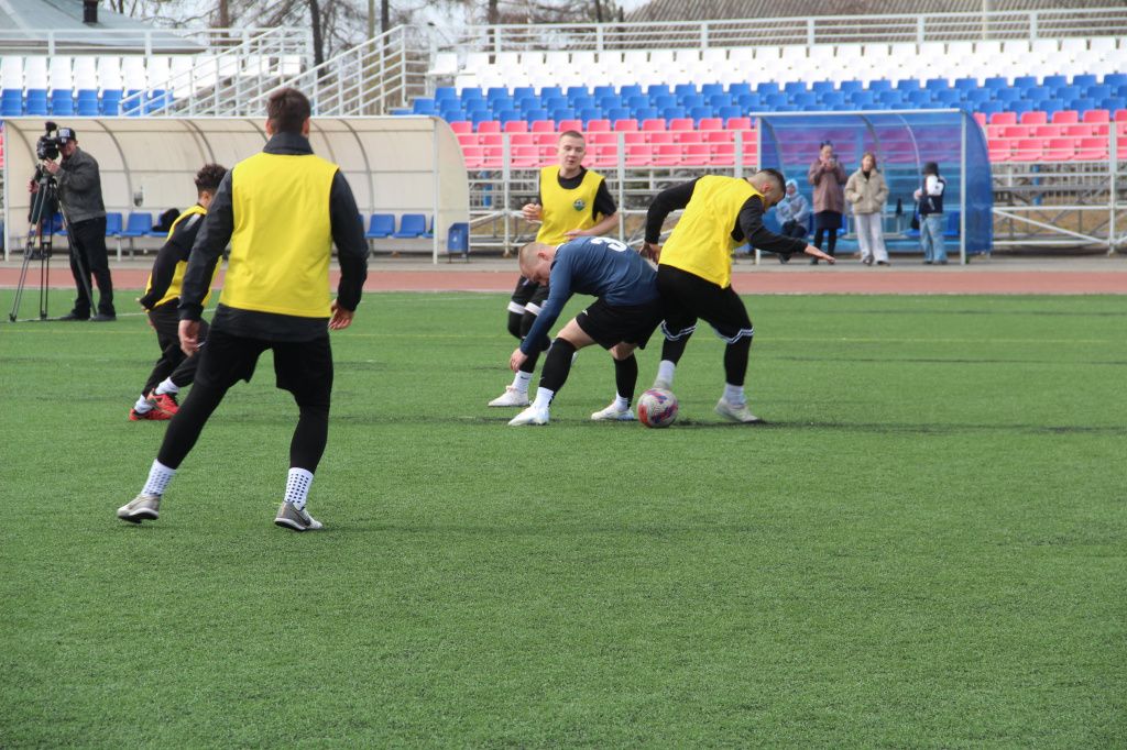 Команда "Балтика" играла в желтых майках. Фото: Анна Куприянова, "Глобус"