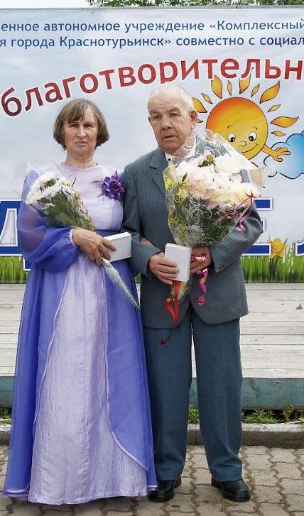 Три года назад Валентина Маракова вместе с супругом стали особыми гостями праздника «Доброе лето» – их поздравляли с 50-летием совместной жизни. Фото предоставлено Ольгой Овчинниковой