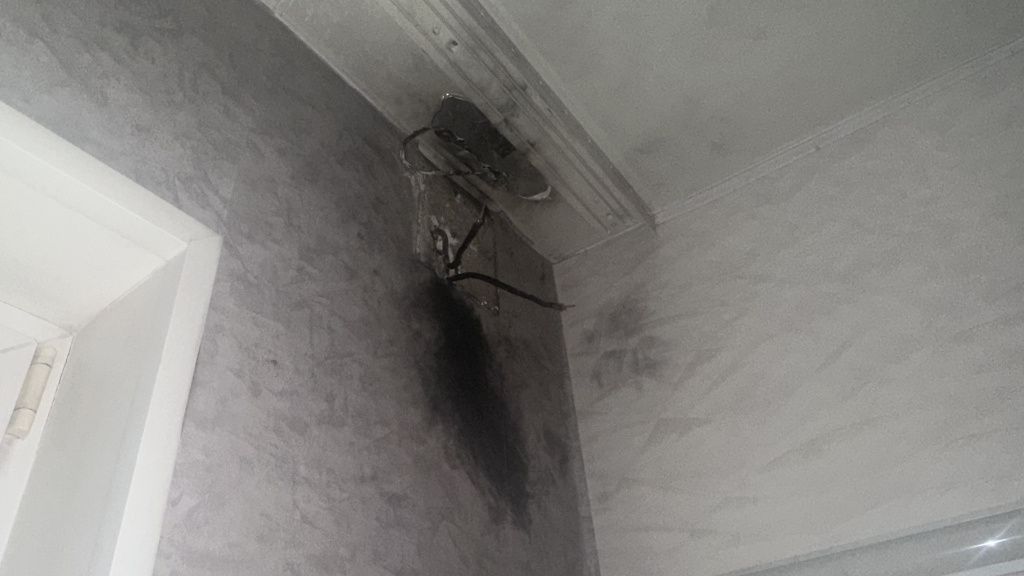 У пострадавших горожан зреет вопрос: «Кто возместит испорченную технику?» Фото: Мария Шевнина, «Вечерний Краснотурьинск» У пострадавших горожан зреет вопрос: «Кто возместит испорченную технику?». Фото: Мария Шевнина, «Вечерний Краснотурьинск»