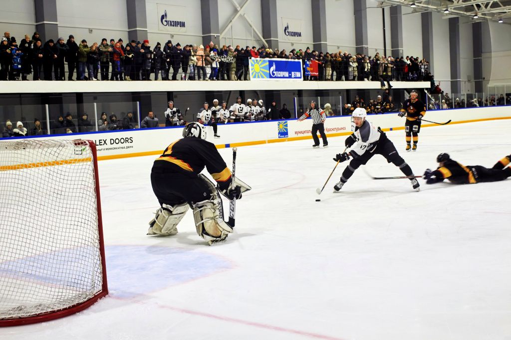 В начале встречи преимущество было у хозяев поля. Фото: Вадим Аминов, "Вечерний Краснотурьинск"