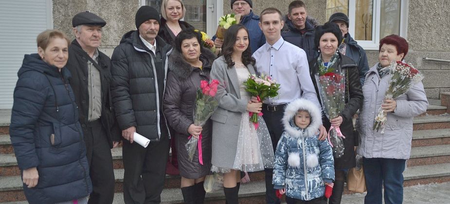 Начался “свадебный день”: первая регистрация состоялась в 8.45