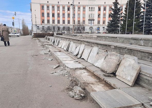 На площади Краснотурьинска меняют плиты