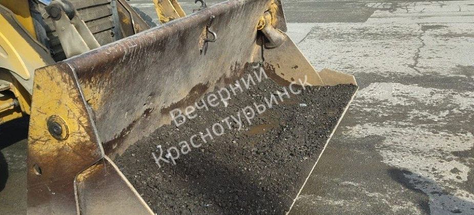 На дорогах города ямы засыпали асфальтом. Мера временная