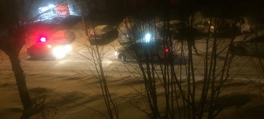 Такси протаранило четыре машины на парковке
