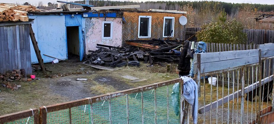 Многодетная семья осталась без крова. Погорельцам нужна помощь краснотурьинцев