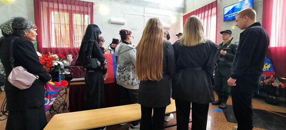Похоронили Андрея Буякова, погибшего на СВО. У него был подписан рапорт на отпуск