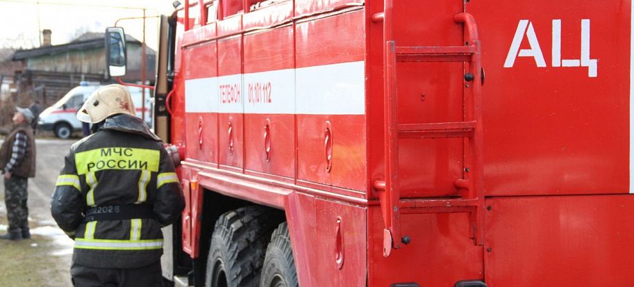 На Рудничном горел мусор в сарае
