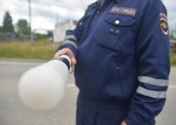 Подросток, управляя «пятнадцатой», приехал из Волчанска. Знакомому, который дал ему авто, грозит крупный штраф