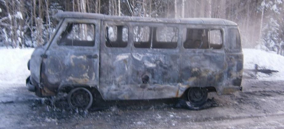 По дороге в Чернореченск сгорел УАЗ. Водитель выскочил из машины