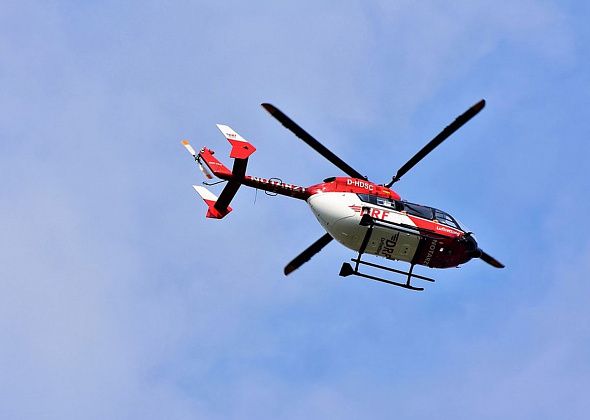 Беременную женщину экстренно доставили в Екатеринбург вертолетом