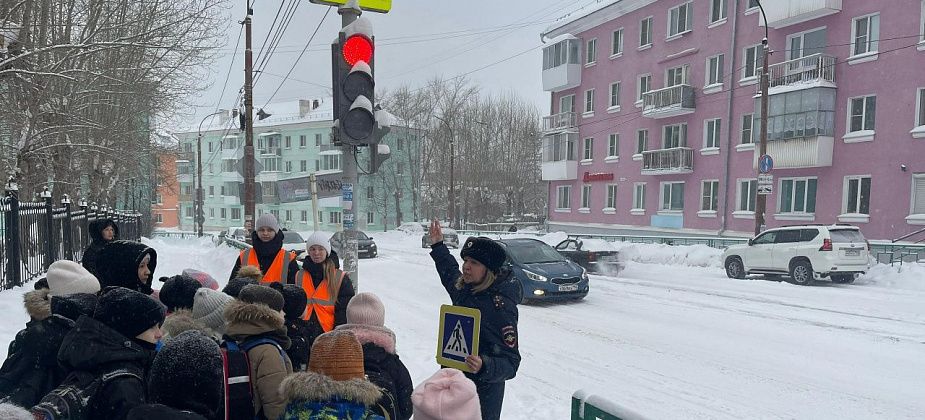 ГАИ провела урок безопасности для младшеклассников