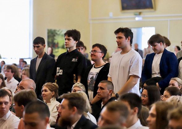 Краснотурьинск поздравляет выпускников: новые кадры для градообразующего предприятия