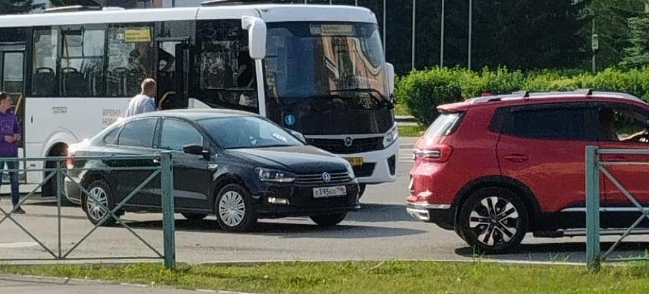 В центре Краснотурьинска подрезали «сотку». Пострадала ее пассажирка  