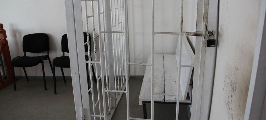 Очень хотел увидеться с девушкой: горожанин объяснил попытку побега с медосвидетельствования