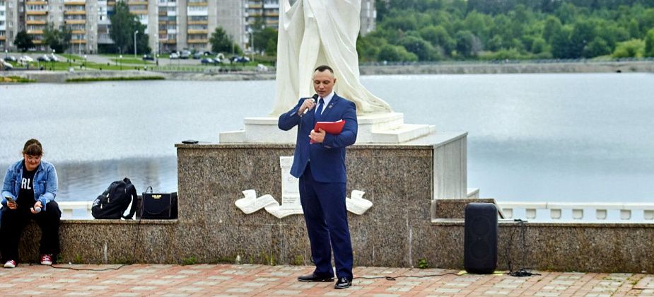 Продолжается сбор средств на печать антологии «Уральские строки»