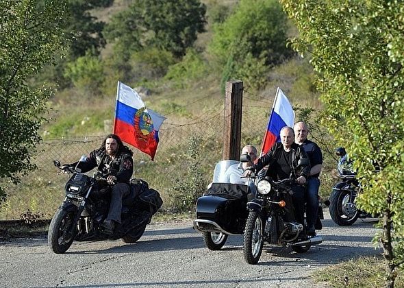 ГИБДД отказалась штрафовать Владимира Путина за езду на мотоцикле без шлема