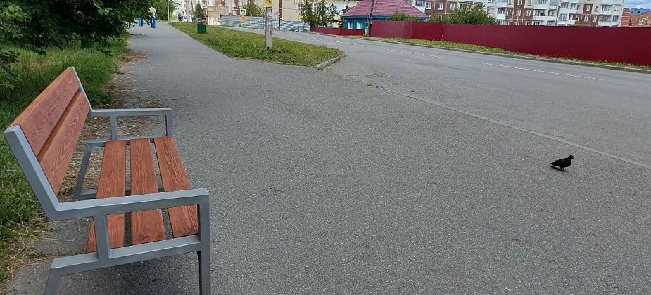 На остановках Краснотурьинска появились лавочки 