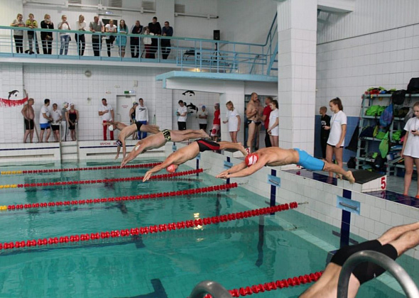 В Краснотурьинске прошли соревнования по плаванию для спортсменов из 13 городов