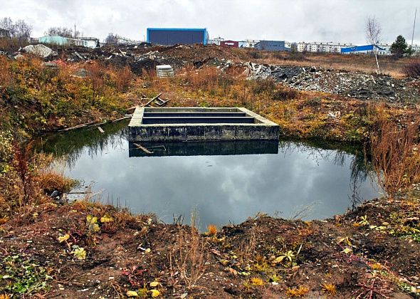Горожанка переживает из-за котлована за Домом спорта: «И не заметишь, как скатился в воду»