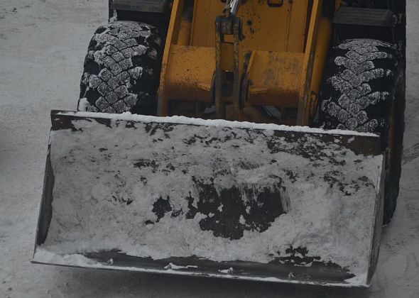 19 единиц техники расчищают дороги и тротуары от снега