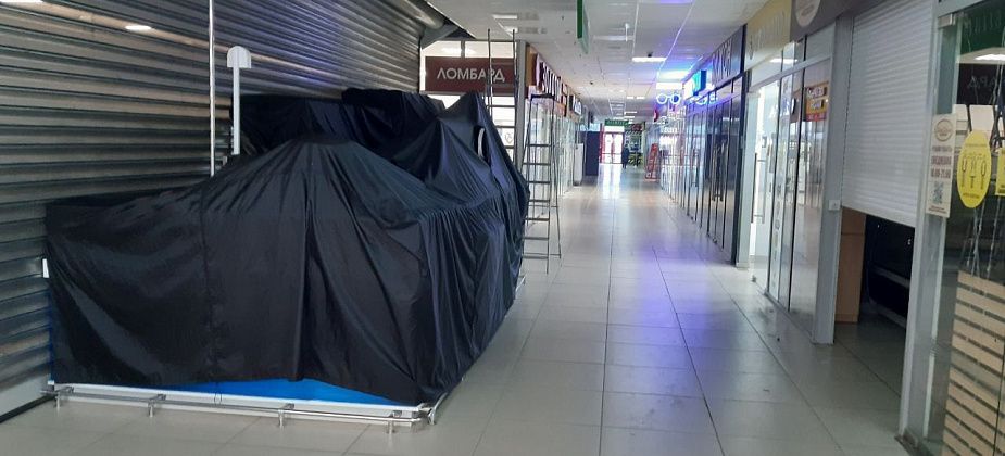 “Ни у кого претензий нет”. В торговой точке SOKOLOV прокомментировали обрушение потолка в ТЦ