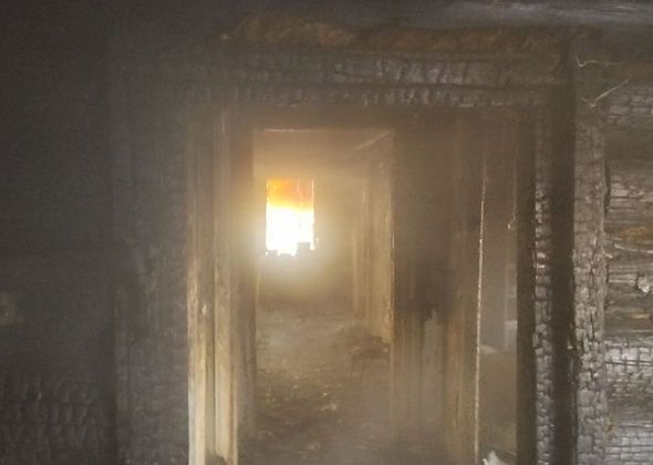 «Мы вообще без ничего остались». У семьи, в которой пятеро детей, сгорел дом