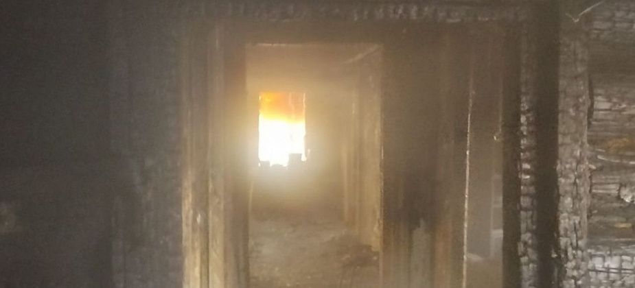 «Мы вообще без ничего остались». У семьи, в которой пятеро детей, сгорел дом