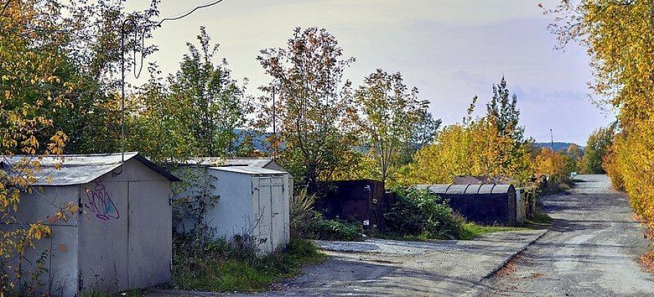В Краснотурьинске ликвидируют шесть "незаконных" гаражей и семь рекламных конструкций