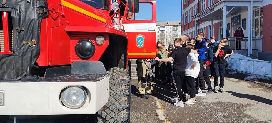 Из школы №15 эвакуировали детей. Здесь прошли учения