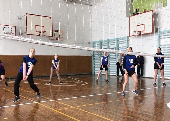 В рамках Всероссийских спортивных игр городские школьники состязались в волейболе
