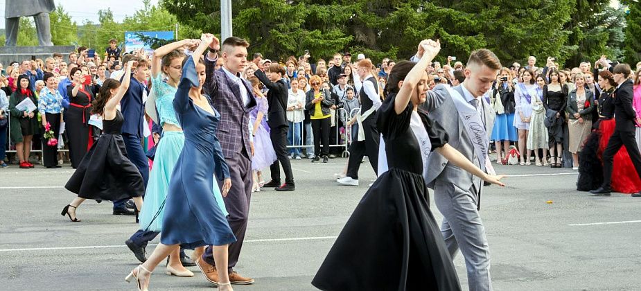  Послезавтра пройдут выпускные у 11-классников. Девятиклассники уже отмечают