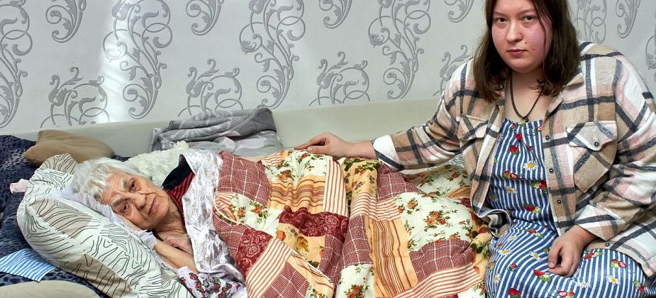 «Вся надежда — на жителей». Горожанка, потерявшая маму и ухаживающая за лежачей бабушкой, просит помощи
